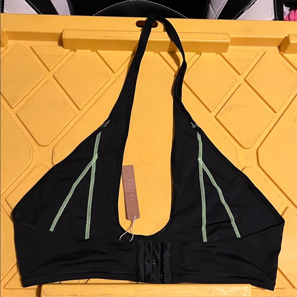 SKIMS MOTO CONTOUR MESH HALTER BRALETTE - Picture 2 of 3